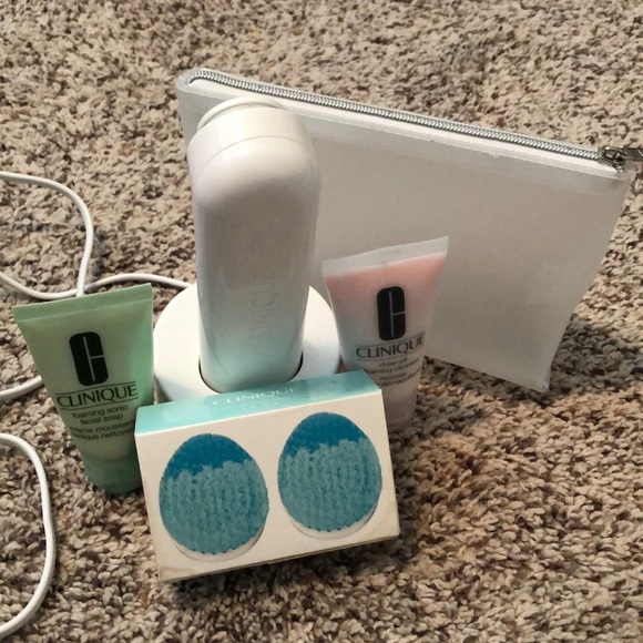 Clinique Other - Clinique cleansing bundle with ONE NWT brush head